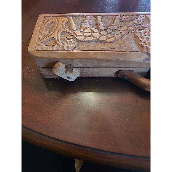 Vtg Mancala board African giraffe/elephant hand carved box wood Gane Board - Picture 8 of 12